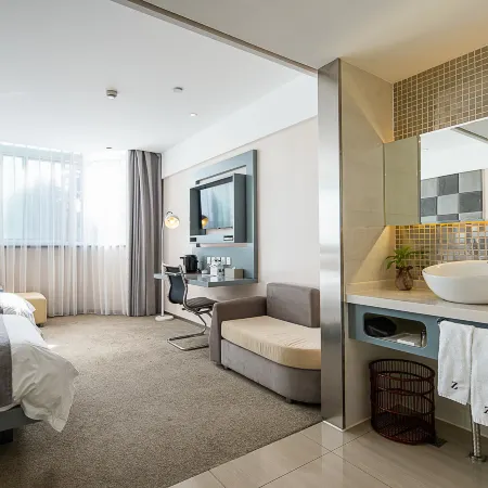 Zsmart Hotel (Suzhou Guanqian Street Metro)