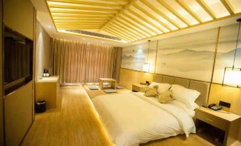 Orange Light Luxury Hotel (Qidong High-speed Railway Station Business & Trade City Branch)