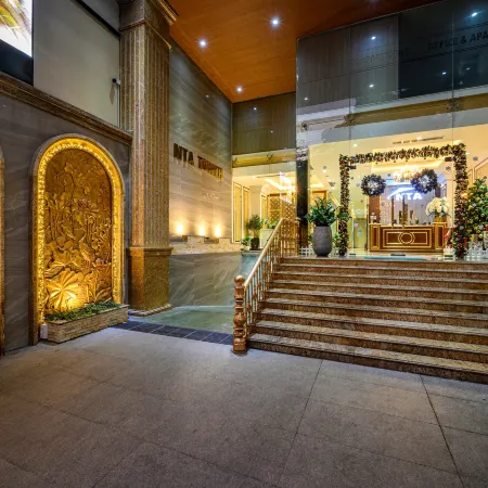 NTA Hotel - Serviced Apartments Отели рядом с достопримечательностью «Хо Кон Руа»