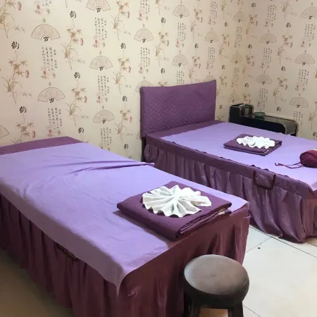 Off Era Hotel