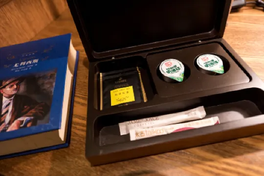 James Joyce Coffetel (Beijing Drum Tower) Отели рядом с достопримечательностью «Живописный район Шичахай»