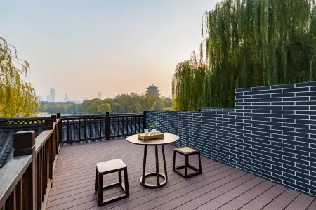 Ziyue Minghu Hotel Отели рядом с достопримечательностью «Qilu University of Technology East Campus»