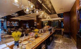 Light Luxury Hotel(Heihe Heilongjiang Riverside)