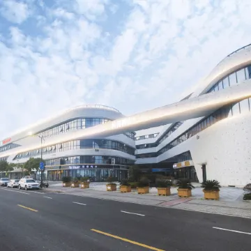 Nafu Hotel (Zhou East Port Spring Plaza Store)