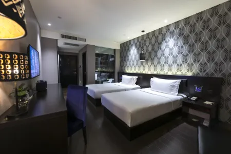 Wanlong Hotel (Baoding High-tech Zone Baobai Shopping Plaza Store)