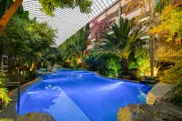 Paradise Hotel - Pools