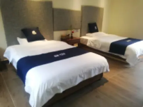 Lingzhi Home Homestay (Baoshan Baihualing Store)