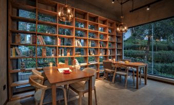 Xingyi Lanyuetai Hostel