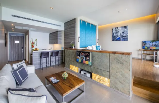 Cape Sienna Gourmet Hotel & Villas Отели рядом с достопримечательностью «Пляж Сурин»