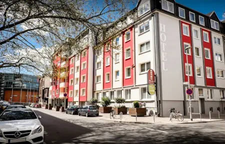 Hotel Königshof am Funkturm Business Отели рядом со станцией Ханновер Хауптбахнхоф железнодорожная станция