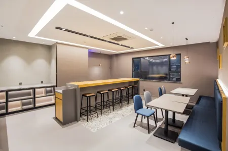 Ruyi Hotel (Foshan Nanhai Songgang Avenue) Отели рядом с достопримечательностью «Foshan University of Science and Technology»