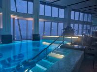 上海浦东丽思卡尔顿酒店 - 室内游泳池