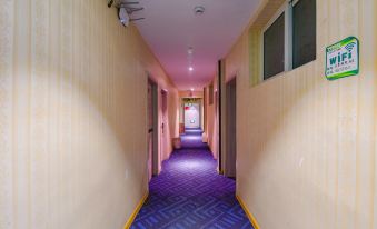 Warm and Exquisite Hotel (Nanyang Normal University)