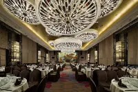 River & Holiday Maple Hotel