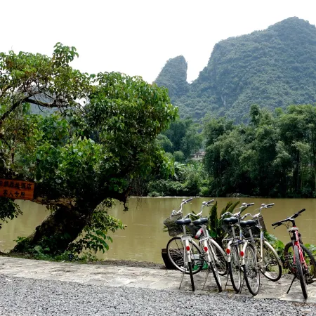 Yangshuo Mountain Retreat-by Yulong River