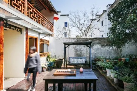 Qianshe Mengli Shuixiang Linhe Inn Отели рядом с достопримечательностью «Chengxu Temple»