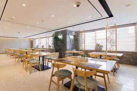 Yitel Premium (Shanghai Wujiaochang Metro Station) Отели рядом с достопримечательностью «Shanghai Open University Yangpu Branch School»