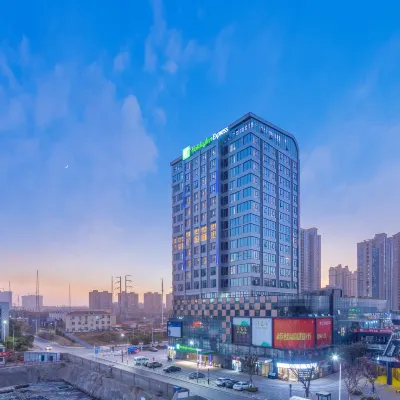 南昌西站智選假日酒店（綠地國際博覽中心店） 鄰近黄溪的酒店