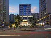 Golden Claw Hotel Hotels near Julong Town