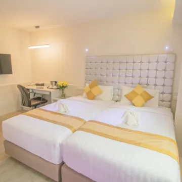 Justice Hotel Отели рядом с достопримечательностью «Школа Хорванг»