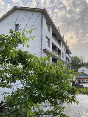 Huayuan Villa  LIuyang Отели рядом с достопримечательностью «Daweishan National Forest Park»