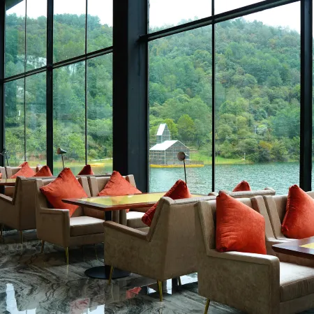 CLOUD·LAKE RESORT HOTEL