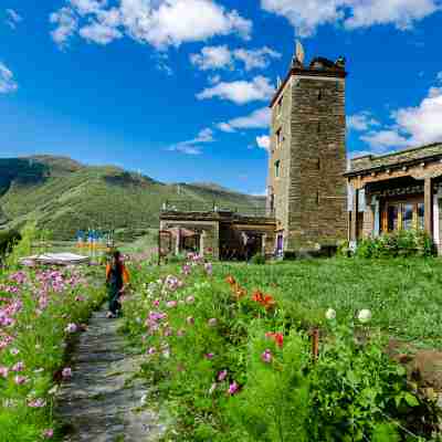 康定新都橋GangkarDzong·貢嘎宗莊園酒店 Hotel Exterior