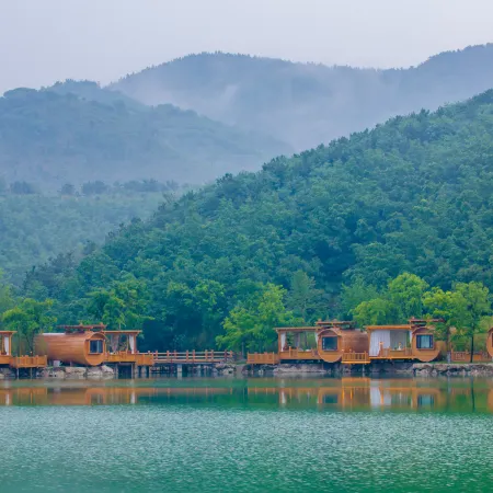 Jiuru Mountain Hongyanrong Wooden Barrel Homestay
