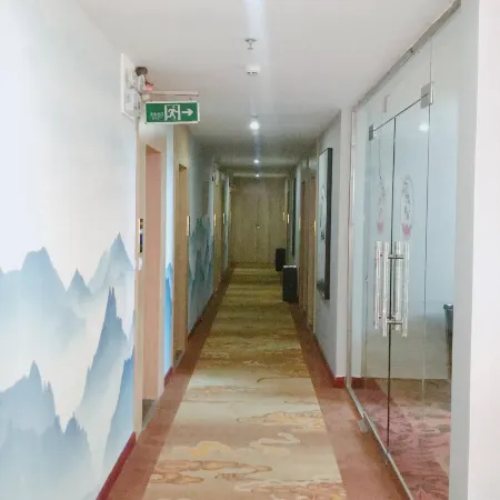 Junyi Hotel (Mengzhou Bus Station)