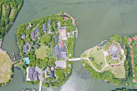 Sinopec Shanghai Conference Center Отели рядом с достопримечательностью «Yihaochan Temple»