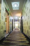 Tiantai Jinfu Business Hotel - غرفة مطلة على الجبل
