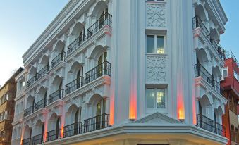 The Magnaura Palace Hotel