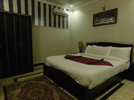 Triple One Hotel Suites Отели рядом с достопримечательностью «Университет Инжиниринг & Текнолоджи Абботтабад Кампус»