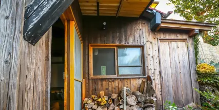 Gloce Hayama Old Folk House|with Sunken Hearth Отели рядом с достопримечательностью «Morito Daimyojin Shrine»