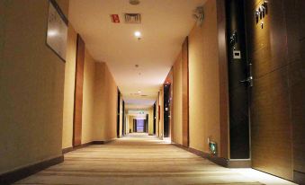 Huifeng Hotel - Housity