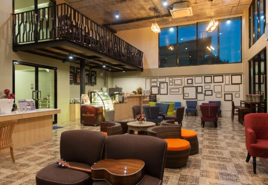 3. 더 식스틴 나이..