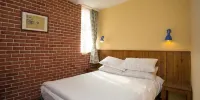 Le Tour Traveler's Rest Youth Hostel - Standard Queen Room