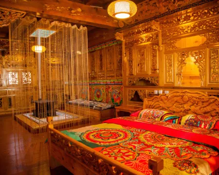 Deyang Mansion Hotels in Shangri-La