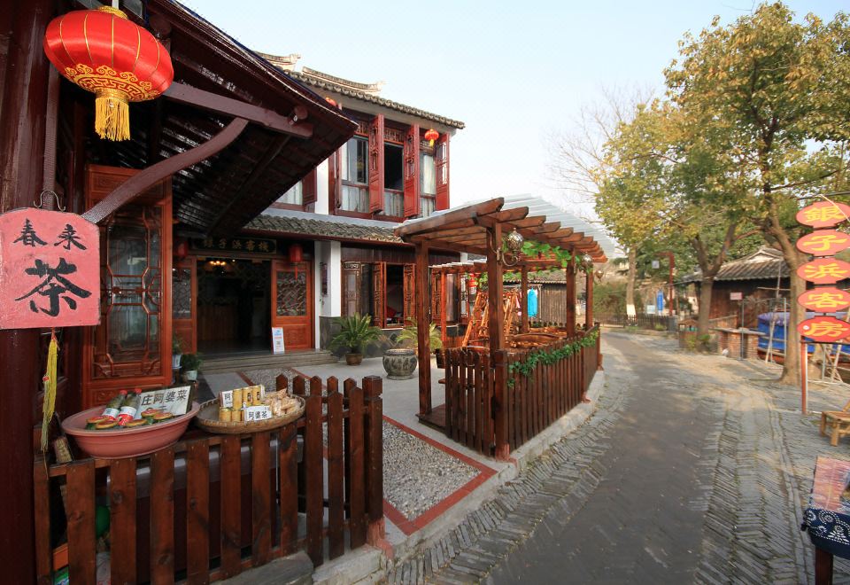 Zhouzhuang Silver Creek Inn Over view