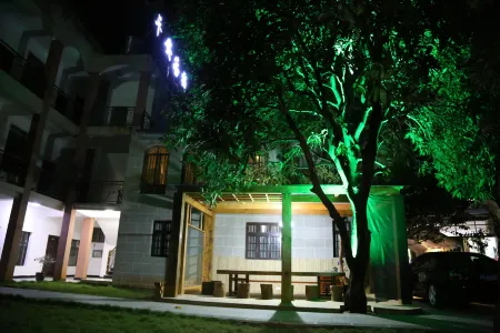 Shadian Ping'an Inn Отели рядом с достопримечательностью «Honghe Vocational and Technical College»