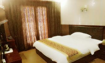 Langzhong Lanqiao Business Hotel