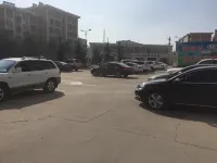 Qingyang Hotel - parking