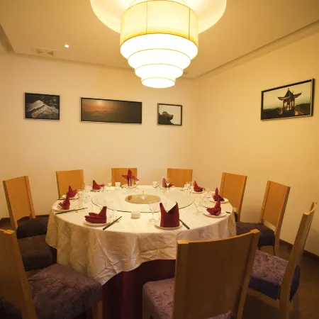 Lingbao Changqingshanju Hotel