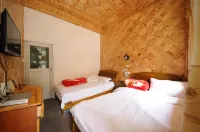 YI ZHEN HOTEL - parkir