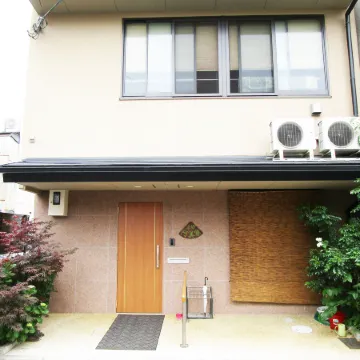 Guesthouse Kyoto Abiya Отели рядом с достопримечательностью «Торгово-выставочный центр Miyakomesse»
