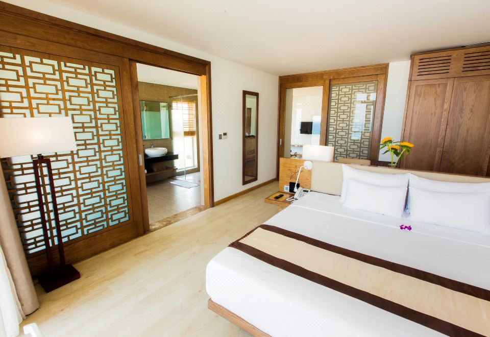 샌디 비치 논 누옥 리조트의 정원과 휴식 공간 이미지