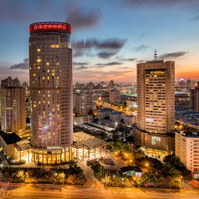 Sheraton Grand Shanghai Pudong Hotel Hotels near Jianping Middle School South School