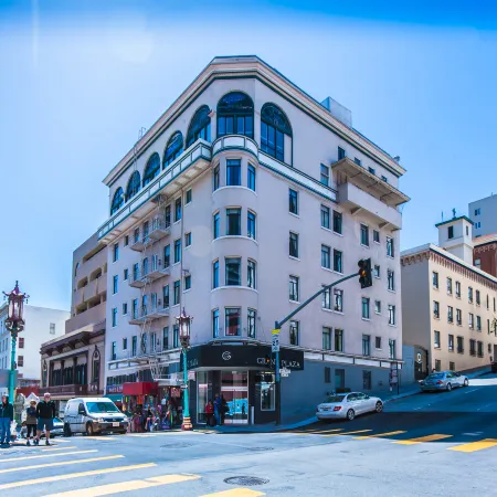 Grant Plaza Hotel Отели рядом с достопримечательностью «Tin How Temple»