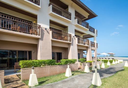 란타 푸라 수영장