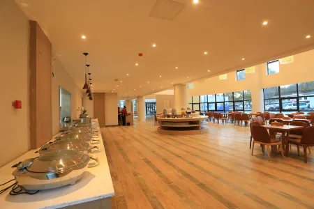 Art Holiday Hotel Bamei Отели рядом с достопримечательностью «Moshi Park Scenic Area»